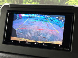 【バックカメラ】駐車時に後方がリアルタイム映像で確認できます。大型商業施設や立体駐車場での駐車時や、夜間のバック時に大活躍!運転スキルに関わらず、今や必須となった装備のひとつです!