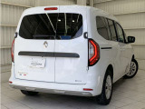 ご納車の前には専門スタッフによる点検・整備を実施いたします。さらにはご納車後のカーライフを想定し、各機関・電気系統のチェック、ロードテストも行いますので、ご遠方のお客様もご安心下さいませ。