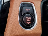 プッシュスタートの最大のメリットは「防犯対策」です。スマートキーと車のIDが合致しないとエンジンは始動させることができません。