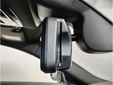 【ETC機能付防眩ミラー】BMWのルームミラーは、ETCと一体型でございます。ミラーは防眩機能付きですので、後方車両のヘッドライトの明かりをカット致します。