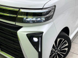 【LEDヘッドライト】悪天候や夜間走行時も良好な視界を確保し安心して運転できる高輝度LEDヘッドライトを装備!点灯速度が早く、消費電力も抑えられています。