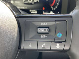 ステアリングのプロパイロットボタンで高速道路で運転のアシストをしてくれます。