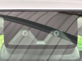 【スマートアシスト】走行中に前方の車両等を認識し、衝突しそうな時は警報とブレーキで衝突回避と被害軽減をアシスト。より安全にドライブをお楽しみいただけます。