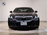 ☆BMWの代名詞とも言える【キドニーグリル】一目見ただけでBMW車であると認識できる確固たるアイコンとして存在感を放ちます☆