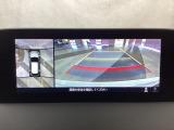 狭い場所での駐車やすれ違いなどでより的確な運転操作に役立つ360&deg;ビューモニターが装備されています。