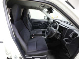 ゆったり室内で運転もしやすいです♪使い勝手の良い配置も考えられています!!