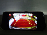 後方画像をクリアに映し出すリヤビューモニター!ガイドラインで距離感や車幅が掴みやすく、バック駐車や狭い場所での取り回しもスムーズに行えます。毎日の駐車を安全に支える頼もしい機能です。