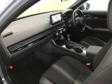 エンジンルーム、室内、クリーニング済みです。厳選したお車を屋内展示場にて展示中☆車両品質には自信がございます!ぜひ一度ご来店ください!!