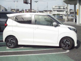 アイドリングストップ機能付き♪燃費を向上させて、無駄な排出ガスを抑えます☆停車時も、ハンドルを動かすかブレーキを離せば始動しますので簡単です♪(機能OFFにも出来ます)