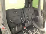 リアシート座面を持ち上げると、背の高い荷物を積むのに便利なトールモードに変身します!多彩なシートアレンジで使い勝手良好!