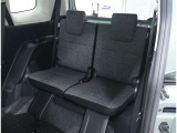 便利な5:5分割可倒式シートです。収納と乗車人数のバランスに優れています♪荷物の大きさに応じたラゲージスペースをフレキシブルに作り出せるので、シーンに応じた使い方ができます♪