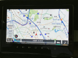 周辺の道路や施設を画面上で確認でき、目的地までの道順を把握する際に便利です。地図表示を活用して、初めて訪れる場所へのお出かけもスムーズに計画できます。