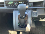 スポーツシフトに入れてマニュアル車感覚の走行が出来ます。山道走行や高速道路の走行に大活躍です★