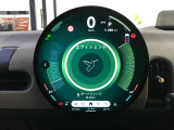 トグルスイッチを使うことにより、コクピット感を演出しております。メーターパネルも無駄な情報がなく、クラシック感のある見やすいメーターパネルで御座います。