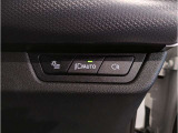 【ルームミラー一体型ETC車載器】ルームミラーの裏側に目立たない様に配置されたETCカード挿入口。スタイリッシュ且つ機能的なものとなっております。
