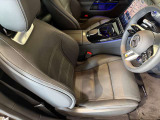 メルセデスのシートは、少し硬めに出来ておりますので、長時間の運転でも疲れにくく、安全にドライビングをお楽しみ頂けます