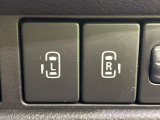 【両側パワースライドドア】スマートキーや運転席のスイッチで後席両側スライドドアの開閉が可能♪電動だから力を入れてドアを開ける必要が無く、小さなお子様でも簡単に開け閉めでき快適です♪