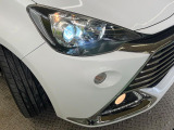 【LEDヘッドライト】悪天候や夜間走行時も良好な視界を確保し安心して運転できる高輝度LEDヘッドライトを装備!点灯速度が早く、消費電力も抑えられています。