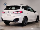 【バックモニター】&rdquo;R&rdquo;レンジにシフトチェンジして頂くとバックカメラとセンサーが起動し駐停車時の運転をサポートします。
