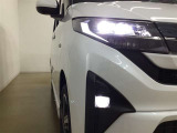 LEDヘッドライトです。デザイン性がよくとても明るいので、夜間の走行や悪天候でも安心です。しかも長寿命!