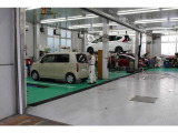 進化する技術に対応する専門知識と専用システムを使った高度なメンテナンス、整備スタッフ一人ひとりが持てる技術を駆使し、つねに質の高いサービスをご提供できるように日々、取り組んでおります。