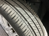 安全に走行するためには空気圧の確認をはじめ溝の深さ、ひび割れの等の点検が必要です。点検時に交換が必要と判断した場合は交換いたします。