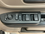 シートをはね上げれば、高さのある荷物も積めます。