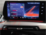 【アンビエントライト】アンビエントライトが加わる事で、車内空間に大きな違いが生まれます。特に夜間ドライブでは上質でラグジュアリーな車内を演出。ドライバー好みのイルミネーションをお楽しみ頂けます!