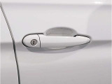BMWのドアを閉めた時の重厚感は所有者様の満足度を高めてくれます。