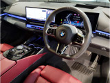 ☆センターパネルを運転席側に僅かに傾けたBMW独特のインパネ☆【駆け抜ける歓び】はここからもスタートしております☆