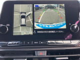 車両周辺の状況をわかりやすく表示。駐車時の安全性を高めます。運転に不安を感じがちな方にもおすすめです。