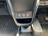 軽でも広々使えるフットブレーキ!助手席との移動も可能で、使用空間広々です♪