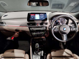 ☆センターパネルを運転席側に僅かに傾けたBMW独特のインパネ☆【駆け抜ける歓び】はここからもスタートしております☆