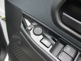 ドアミラーの鏡面の調節、格納は運転席からすべて操作できます!