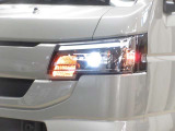 LEDヘッドライトです。デザイン性がよくとても明るいので、夜間の走行や悪天候でも安心です。しかも長寿命!