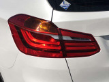BMW純正アルミホイール。洗練されたデザインで、足元の個性を引き立てます。