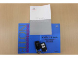 新車時のメンテナンスノート・保証書・クルマとナビの取扱説明書・スペアキーが揃っております。