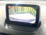 【バックカメラ】駐車時に後方がリアルタイム映像で確認できます。大型商業施設や立体駐車場での駐車時や、夜間のバック時に大活躍!運転スキルに関わらず、今や必須となった装備のひとつです!