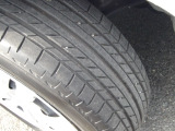 タイヤ残り溝4mm
