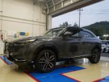 【ブラインドスポットインフォメーション】走行中、斜め後ろに車両が存在すると、その方向のドアミラー上のマークが点灯。さらにその方向にウインカーを操作すると、マークの点滅と警報音で注意を促します。