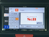 ラジオの受信画面では、選局やチャンネル番号を画面上で確認できます。表示が見やすく、停車中に設定内容を確かめながら、日常の移動に合わせて利用できます。