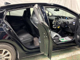 もちろん展示車は、ルームクリーニング済みのピカピカの状態です。お客様のご来店をスタッフ一同心よりお待ちしております。