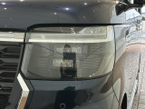 リバースギアに入れるだけで後方の表示へ切り替わります。夜間や雨の日の駐車も楽になりますよ。