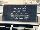 ナビやオーディオ、テレビ、エアコンなどのメニューを画面から確認できます。機能がアイコンで整理されており、目的の項目を探しやすい構成です。日々の移動を支える便利な装備としてご活用いただけます。