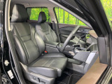 運転席まわりには十分なスペースがあり、大柄な方でもゆったり運転していただける環境です。