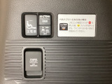 ハッチバックを開けて、左側面にウインチベルトの巻き取りなどのスイッチがついています。リモコン操作もできますので、力強く安定した作動で車いすの乗り入れをサポートします。