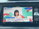 テレビ映像を表示でき、停車中の休憩時間などに番組を視聴できます。画面上で内容を確認しやすく、待ち時間を過ごす際にも活用いただける装備です。映像を楽しむ時間に便利です。