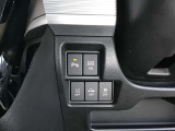横滑り防止装置、車線逸脱警報システムなどの安全装備も充実。バック時の障害物を検知し知らせるコーナーセンサーや、360&deg;ビューモニター、リアゲートの開閉スイッチがあります。