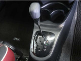 無段変速機(CVT)を搭載。有段変速機に存在する「変速ショック」が無いので、スムーズなアクセル操作が可能です♪