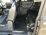 【運転席上下スライド可能】運転席は上下スライド可能なので、身長の高い方でも、小柄な女性までどんな方でもフィットする高さになります。